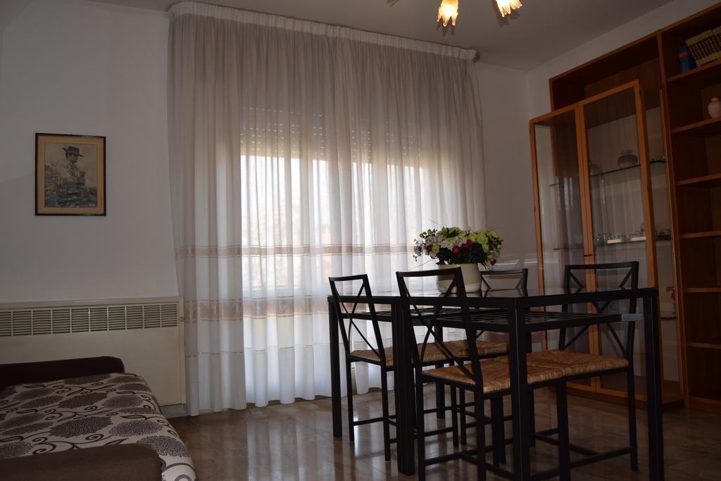 مخرج سبينيا Casa Vacanza E Per Lavoro Elena E Carla المظهر الخارجي الصورة